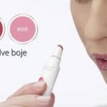 PharmaHyaluron Lip booster ROSE 7ml sa kombinacijom hijaluronske kiseline i lipida koji neguju čini da usne imaju veći volumen.