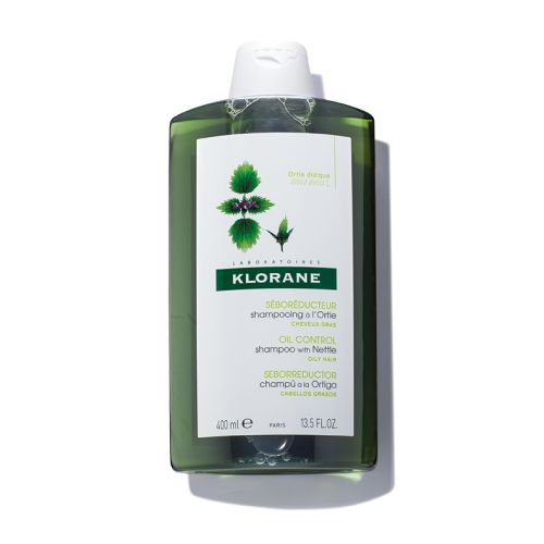 KLORANE 400ml šampon sa koprivom za negu i za dubinsko čišćenje masne kose. Nežno uklanja sebum i reguliše njegovo izlučivanje.
