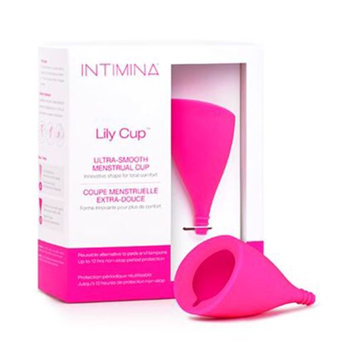Intimia Lily Cup menstrualna čaša od medicinskog silikona za zdraviju alternativu higijenskim ulošcima i tamponima.Veličine B za žene sa vaginalnim porođajem